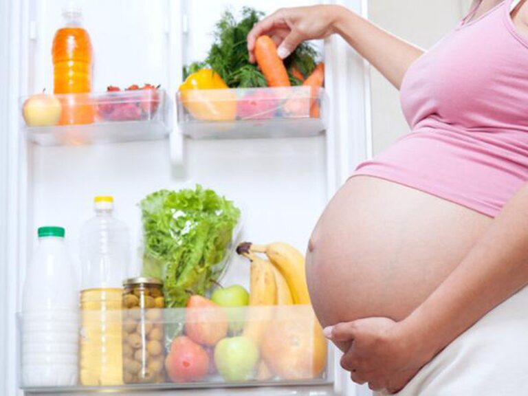 Chăm sóc bằng chế độ dinh dưỡng tốt cho phụ nữ mang thai