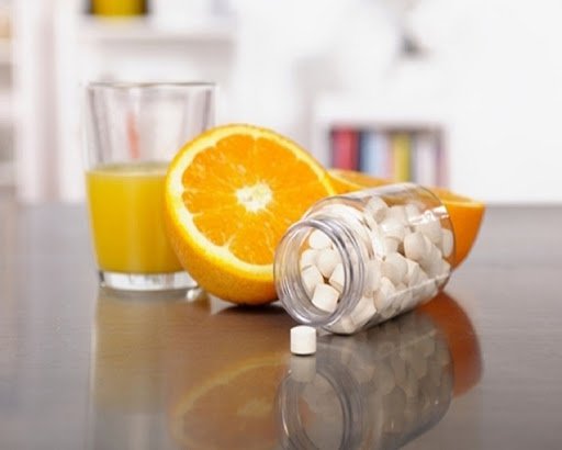 Uống thuốc với nước cam có được không?