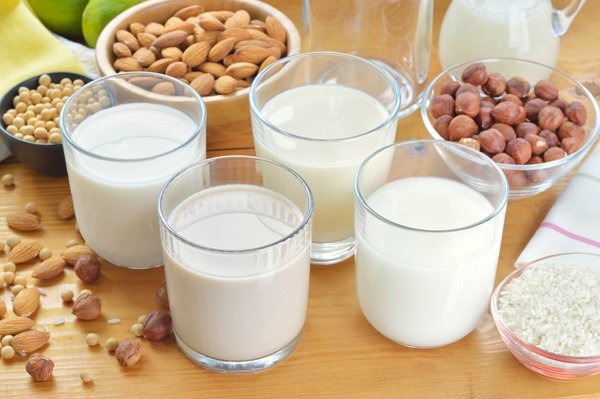 Sữa thực vật và sữa bò: Loại nào tốt cho bạn?