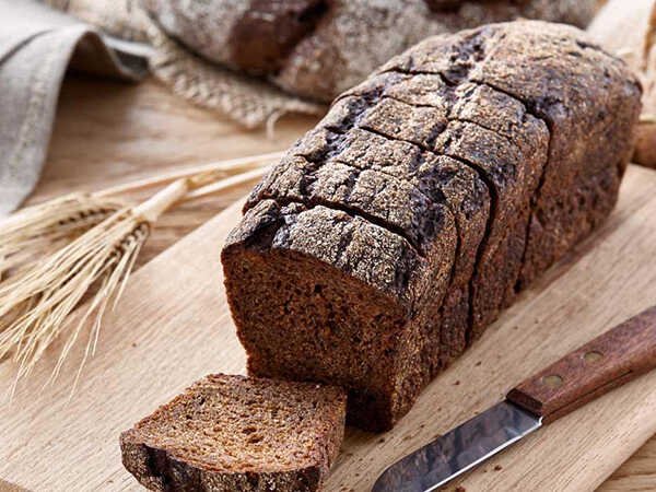Bánh mì đen làm từ bột gì? Thành phần của bánh mì đen?