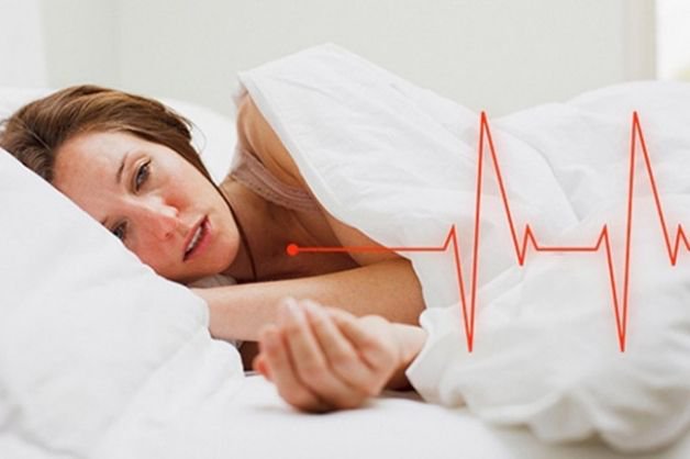 Vì sao tim đập nhanh khi ngủ?