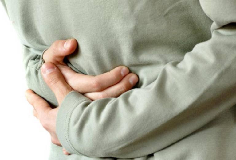 Thường táo bón, đau bụng kèm buồn nôn là bệnh gì?