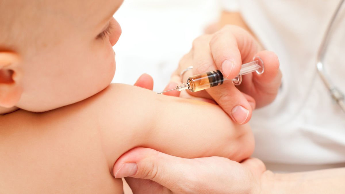 Bé đang tiêm kháng sinh có tiêm vắc-xin phòng viêm gan B và lao được không?