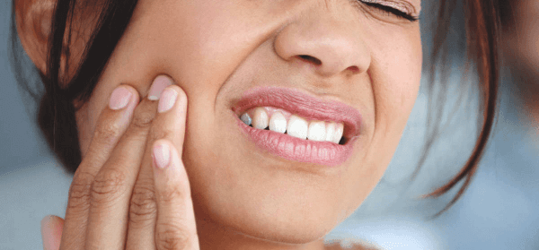 Răng yếu kèm đau chân răng triệu chứng bệnh gì?